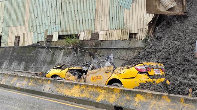 桃園市龜山區1間砂石廠2021年側牆倒塌，經過的計程車司機遭活埋慘死，桃園地院對魏姓負責人、劉姓廠長依犯過失致死罪，處有期徒刑6月、5月，緩刑2年。（本報資料照片）