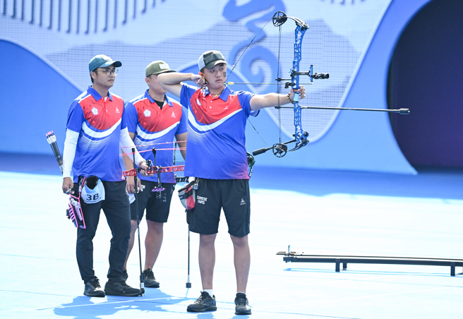 中華射箭複合弓男團不敵印度，只能與馬來西亞爭奪銅牌。(中華奧會提供／黃邱倫傳真)