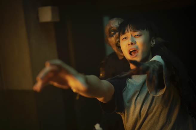 施柏宇在《女鬼桥2：怨鬼楼》献出恐怖片处女作。（乐到家国际提供）