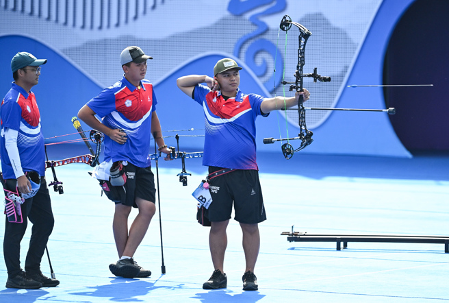 中華射箭複合弓男團銅牌戰出現兩次離譜失誤，狂輸馬來西亞20分。(中華奧會提供／黃邱倫傳真)