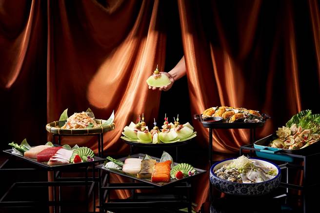 「异国美食博览会」主题新菜色，吃得到欧、美、亚洲多国的特色佳肴轮番上阵。(台北国泰万怡酒店提供)