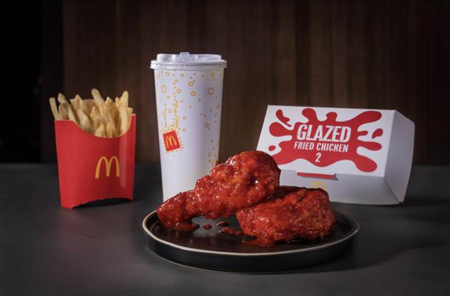 麥當勞「大紅袍香麻炸鷄腿」單點兩塊140元、經典套餐205元。（麥當勞提供／朱世凱台北傳真）