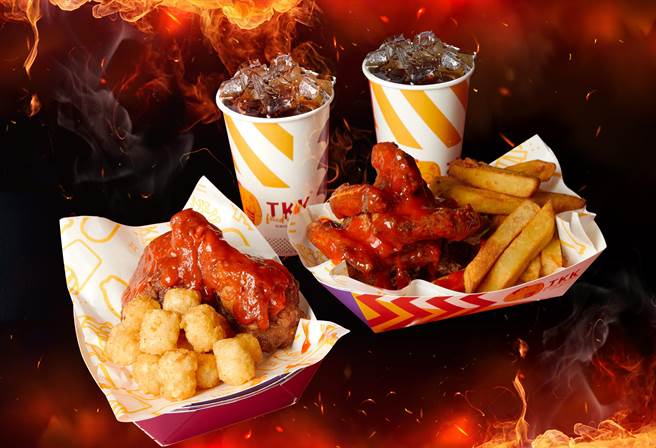 頂呱呱攜手《女鬼橋2怨鬼樓》推出的「血腥聯名套餐」都只要179元。（頂呱呱提供／朱世凱台北傳真）