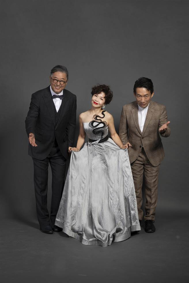 王偉忠與有著數十年情誼的于子育、郭子乾一起演出舞台劇《謝謝大家收看》。（金星文創提供）