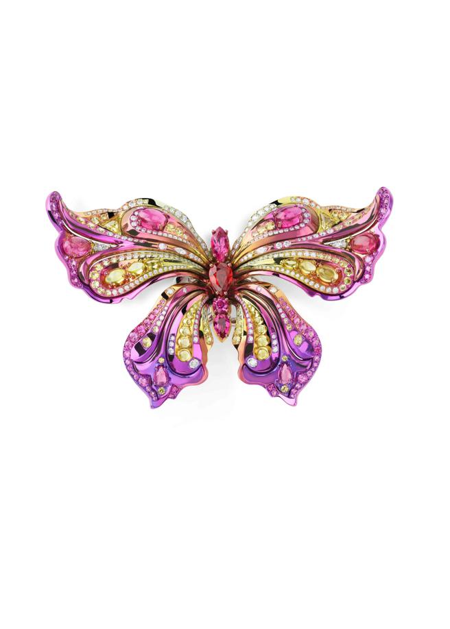 萧邦蝴蝶戒指，以18K白金与钛金属镶多彩蓝宝石。（CHOPARD提供）