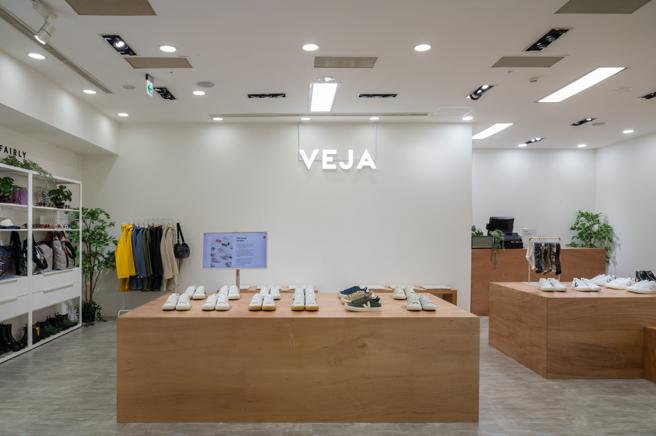 瑪黑家居在台北東區開設快閃店，販售法國小白鞋VEJA以及潮流飾品。（瑪黑家居提供／古明弘台北傳真）