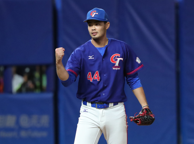 旅美好手陈柏毓由于球团有投球数限制下，杭州亚运任务已经结束。（郑任南摄）