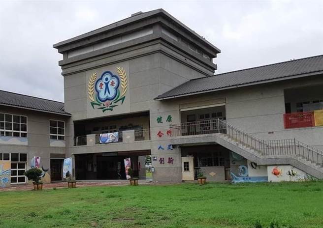 雲林縣沿海停電嚴重，麥寮鄉豐安國小（見圖）、橋頭國小停課。（翻攝自豐安國小網頁／張朝欣雲林傳真）