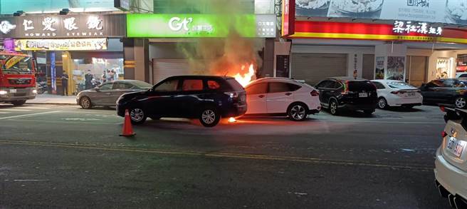 大雅晚间发生火烧车事件。(民眾提供)