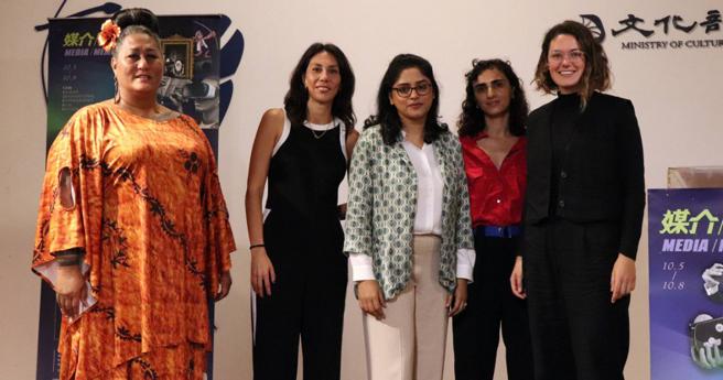 臺湾国际民族志影展开幕记者会 ，焦点导演希娜勒姆安纳．王卡卢Hinaleimoana Kwai Kong Wong-Kalu(左起)、罗莱纳．阿里亚斯．奥尔蒂斯Carolina Arias Ortiz、胡迈拉．比尔基斯。（图／臺湾国际民族志影展提供）