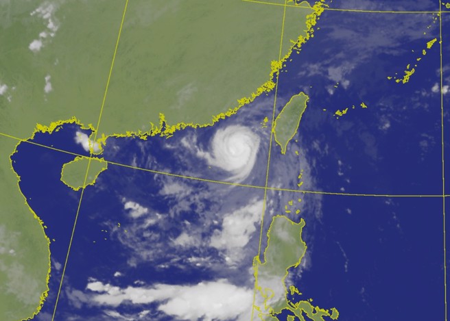 小犬「消风」远离 陆警解除！惊人对比照曝 六地豪雨特报。(图/气象署)