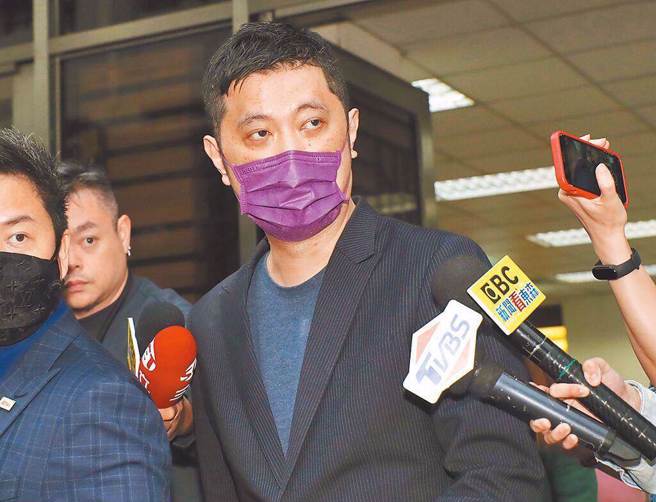 林秉枢今早入狱了！戴帽遮脸现身新北检，缓刑遭撤不只关14天。(中时资料库)