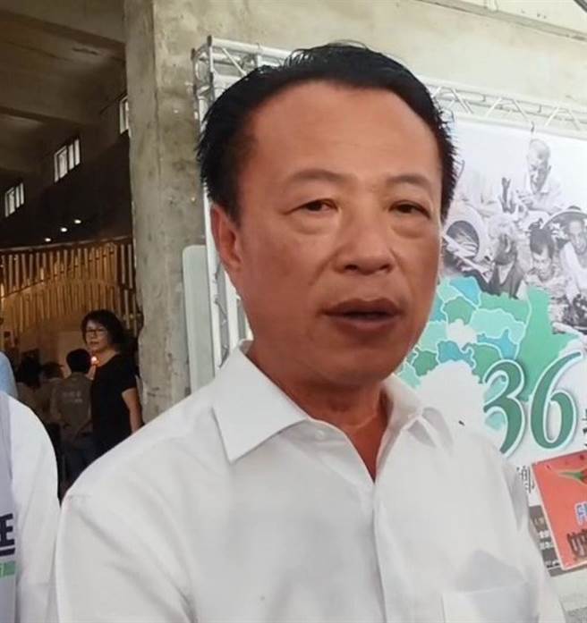 嘉义县长翁章梁今天表示，台电及县府全面抢修电力及协助民眾减少颱风造成的损害。（廖素慧摄）