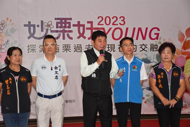 苗栗县长锺东锦在国际女孩日强调要保护女孩，投资女孩。（谢明俊摄）