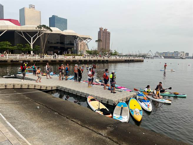 爱河湾非动力水域游憩区设有浮动码头。（高雄市海洋局提供／林雅惠传真）