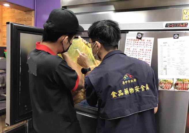台中市公布81家餐厅名单，业者误向新兴、瑞腾採购猪肉，混到美猪。（台中市政府提供）