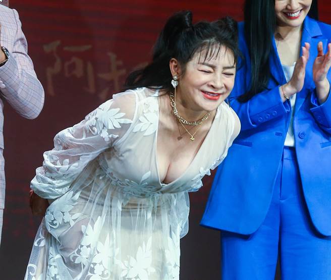 王彩桦今出席戏剧首映记者会，穿着性感。（粘耿豪摄）