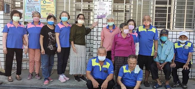 旗山区胜湖社区防暴安心据点成立。（林雅惠摄）