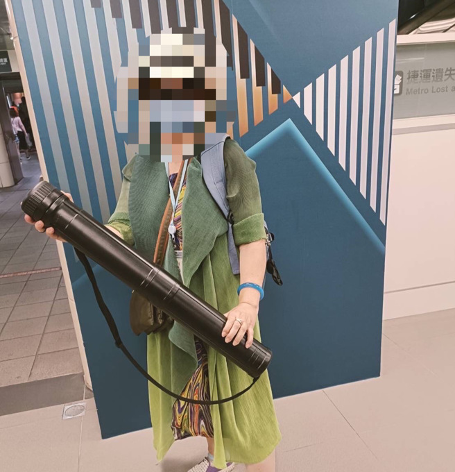 女書法家順利找回遺失的作品。（圖／警方提供）