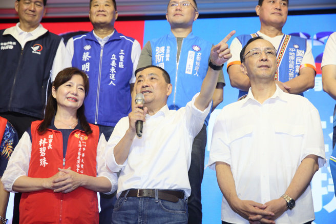 侯友宜、朱立倫一同出席身障社福團體後援會成立大會。（張鎧乙攝）