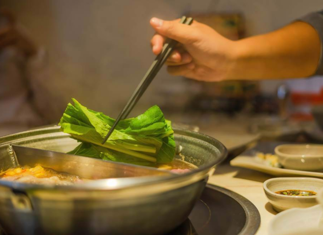 进口美猪洗产地！台中市府6日公布下游81家餐饮名单，六扇门等业者回应了。（示意图／Shutterstock）