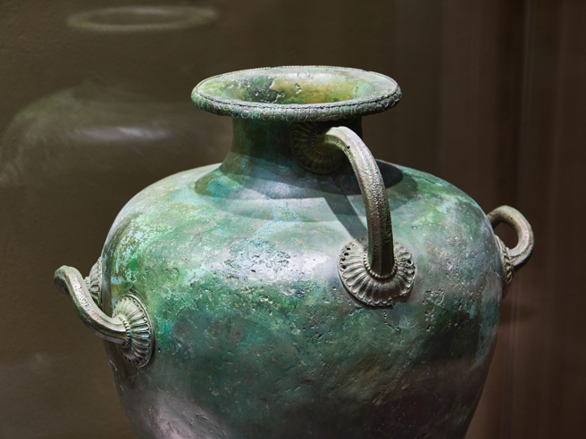 大陆陕西出土西汉时期青铜酒器，里面还盛满26公斤的古酒。(示意图/达志影像)