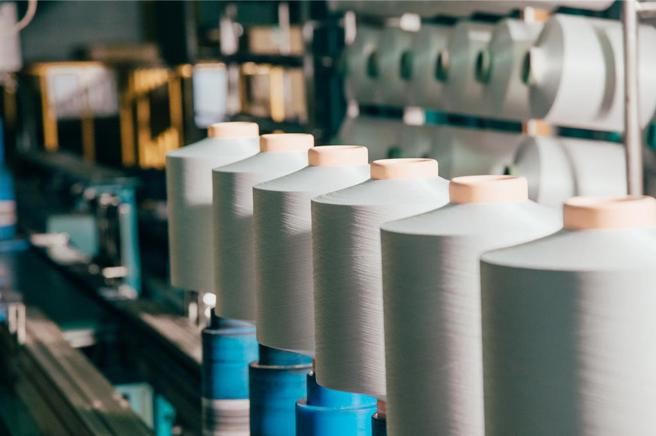 南亞「SAYA餘創」領先業界推出低雙酚A聚酯回收絲，做為今年展覽主要亮點。 （圖／南亞提供）