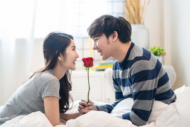 双鱼、狮子、天蝎座男生最喜欢看女友撒娇，这会瞬间激起他们满满的保护欲，并且心花怒放。（示意图／达志影像）