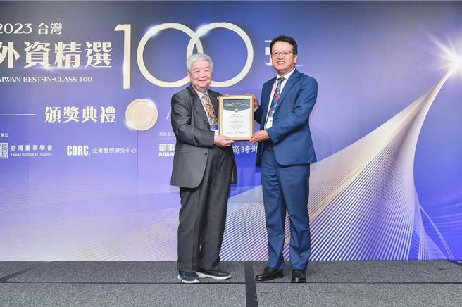 和润总经理林彦良代表和润出席2023外资精选台湾100强颁奖典礼。（图／业者提供）