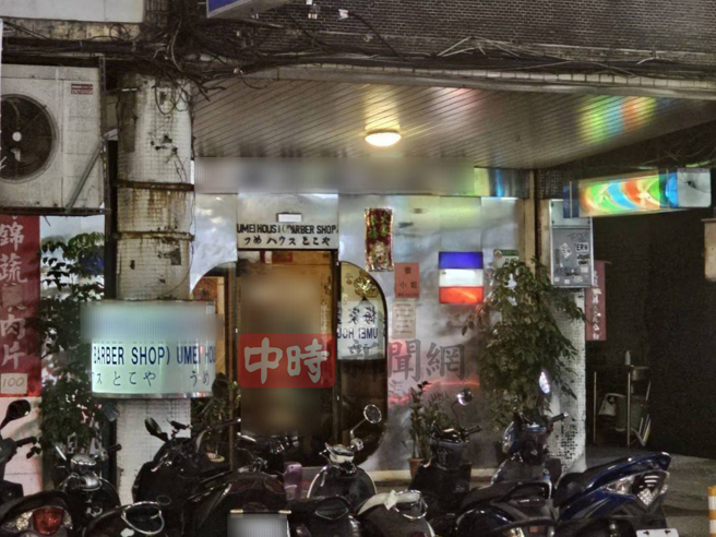 「神秘理髮厅」里大多是年过50岁的熟龄姐姐在服务。（游定刚拍摄）