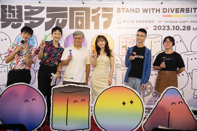 第21屆台灣同志遊行即將在10月28日登場，台灣彩虹公民行動協會今天公布遊行主題為「與多元同行 （Stand with Diversity）」。（台灣彩虹公民行動協會提供／林良齊台北傳真）