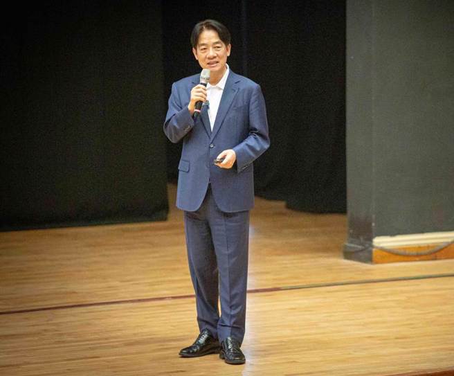 民进党总统参选人赖清德3日晚间受邀参加国立中山大学「国家希望工程－教育及青年愿景」讲座，一名外文系女学生犀利提问如何解决「民进党掌权力带来的腐败贪污」，赖清德反问「那一个具体事件？」在场学生群起鼓噪「疫苗採购、台南光电、鸡蛋」。（中时资料照片，袁庭尧摄）