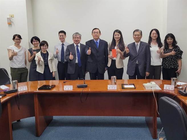 苗检首破总统大选赌盘案，邢泰钊补助30万查察费用。（最高检提供）