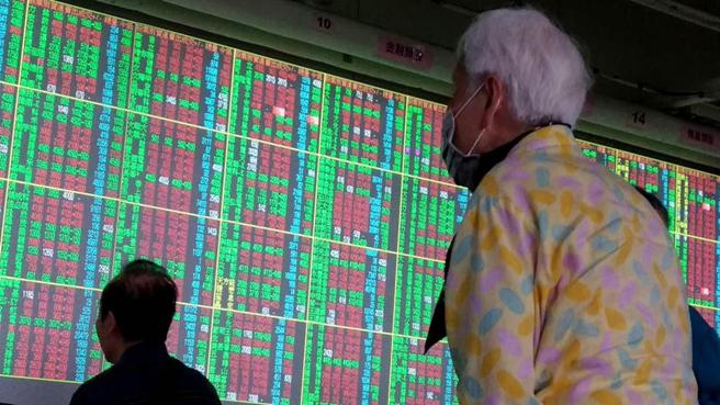 證交所統計，今年來台股整體交易量能比去年增溫，到10月6日止，正式突破50兆元，日均值2,774.32億元，比去年全年的2,421.7億元增加14.56％。（圖／本報資料照片）