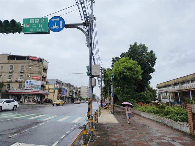 桃园市长张善政6日和市府人员在中埔国小前会勘，预计今年底启动定线、明年底完成设计，目标是2029年通车。（赖佑维）