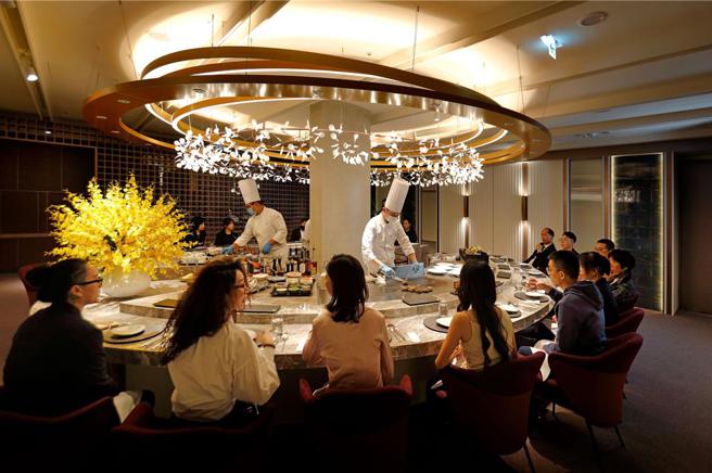 去年11月开幕的「乐葵法式铁板烧」大举展店，已成为新天地的「小金鷄」！（图／新天地提供）