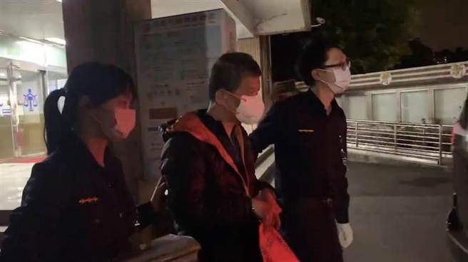 新北市议会前副议长陈文治（中）担任议员时，利用4名人头诈领议员助理费80万余，被新北地检署起诉。（本报资料照片，蔡雯如摄）