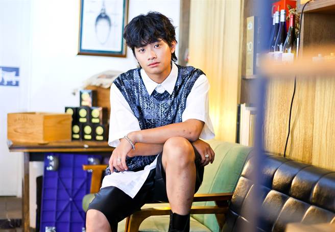 李浩瑋近來不僅忙於宣傳新專輯，也已經辦理復學。（陳俊吉攝）