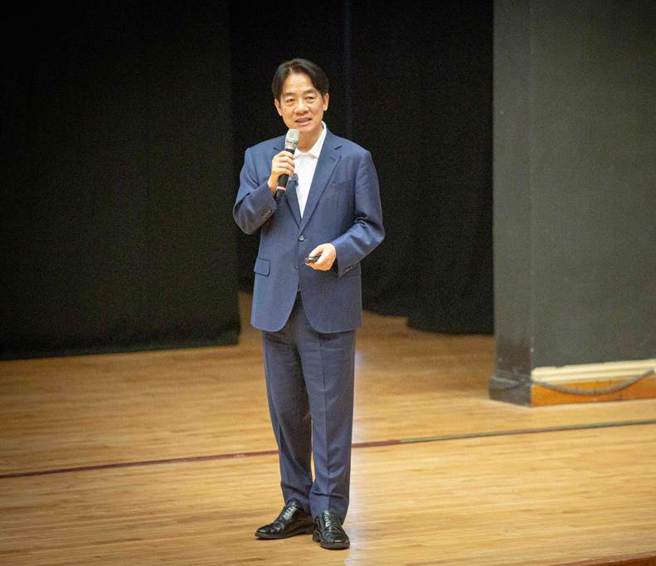 民进党总统参选人赖清德3日晚间受邀参加国立中山大学「国家希望工程－教育及青年愿景」讲座，一名外文系女学生犀利提问如何解决「民进党掌权力带来的腐败贪污」，赖清德反问「那一个具体事件？」在场学生群起鼓噪「疫苗採购、台南光电、鸡蛋」。（中时资料照片，袁庭尧摄）