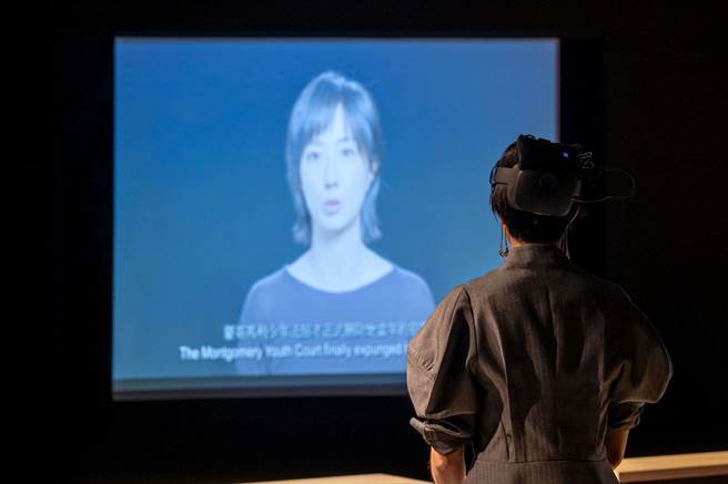 桂纶镁在《黑》中担任「说书人」献声演出。（高雄电影节提供）