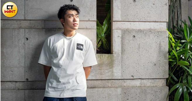 王ADEN认为写歌追女生最能表达自己的心意。（图／焦正德摄）