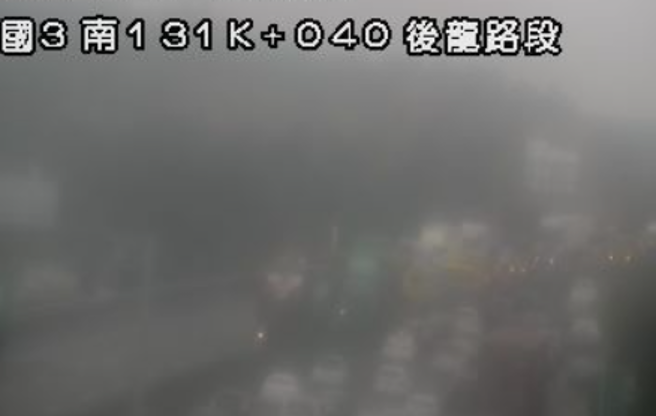 連假首日！國3北上後龍「2大貨車」追撞，佔內2線回堵1K。(翻攝高速公路1968)