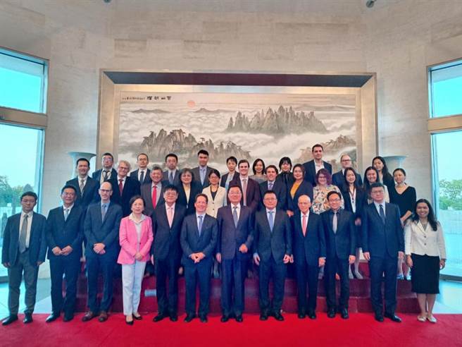 大陸駐美大使謝鋒與中美學者座談中美關係未來走向。（大陸駐美國大使館）