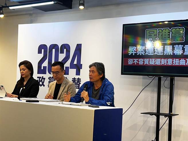 侯友宜竞选办公室今上午举行「民进党弊案连连黑幕重重--却不容质疑还刻意扭曲及打压」记者会。（陈薏云摄）