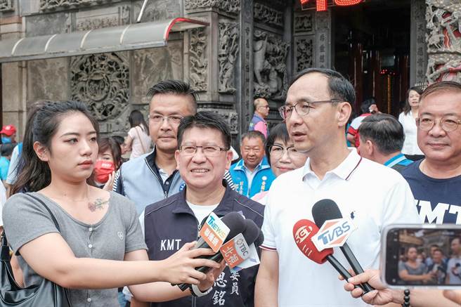 國民黨主席朱立倫痛批行政院副院長鄭文燦不顧食安，每天搞選舉。（羅浚濱攝）