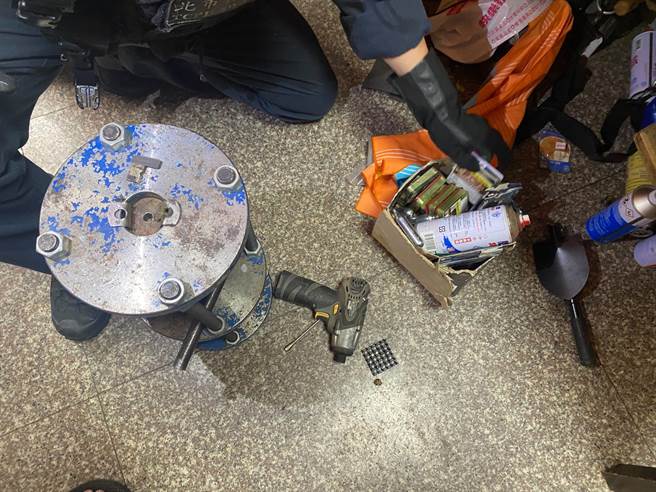 警方在桃园等地查获大批枪械。（警方提供）