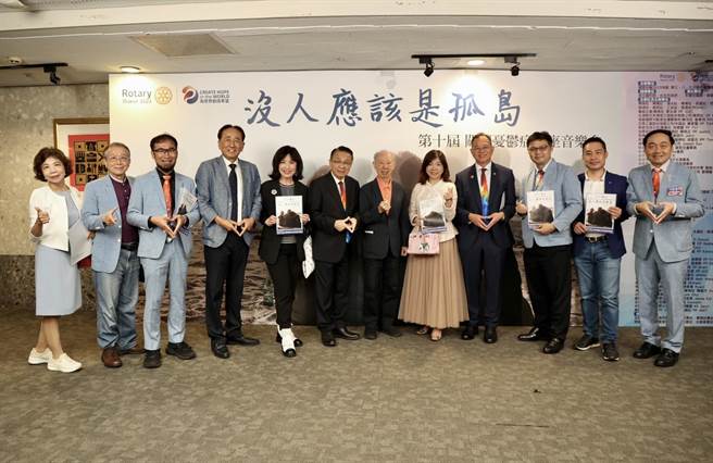 第十屆「關懷憂鬱症講座音樂會」6日晚間登場，本屆以「沒有人應該是孤島」為主題，呼籲終結孤獨、改善憂鬱。（張家銘提供）