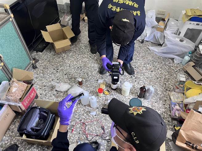 嘉義市警方搜索趙嫌住處。（嘉義地檢署提供／廖素慧嘉市傳真）