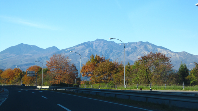 日本栃木县那须町的朝日岳登山步道附近发现4具遗体，分别是两男两女，警方正在确认4人身分并调查山难详细状况。（图／Shutterstock）