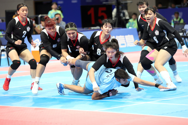 中华卡巴迪女子队在杭州亚运金牌战以1分差不敌印度队「银」恨。（中华奥会提供）